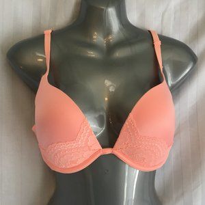 La Senza Beyond Sexy 38 C Pink Peach Lace Plunge Push-up Padded Underwire Bra